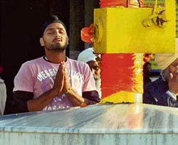 Praying Harbhajan