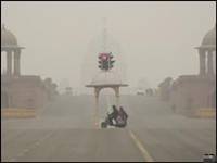 Dense fog in Delhi brings travel chaos Dense fog in Delhi brings travel chaos