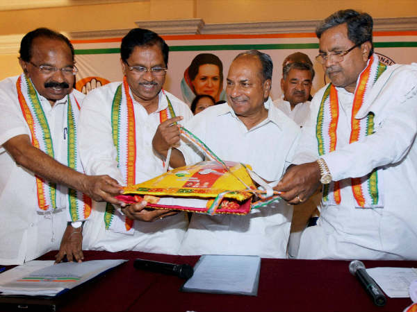 പ്രതിരോധ മന്ത്രി എകെ ആന്റണി ബാംഗ്ലൂരില് പ്രതിരോധ മന്ത്രി എകെ ആന്റണി ബാംഗ്ലൂരില്