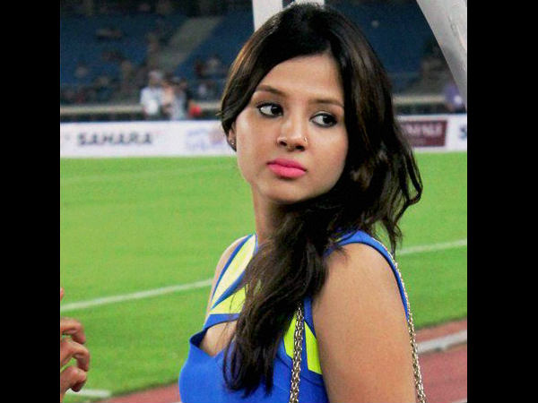 സാക്ഷിയാണ് താരം സാക്ഷിയാണ് താരം