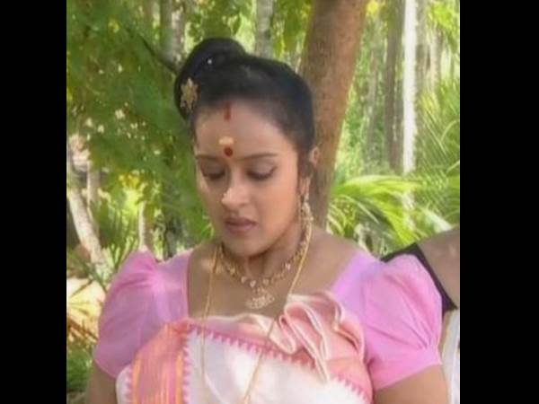 കെട്ടിലമ്മയുടെ ആര്‍ഭാടങ്ങള്‍ 