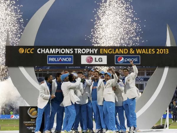 ആഘോഷത്തിന്റെ നിമിഷങ്ങള് ആഘോഷത്തിന്റെ നിമിഷങ്ങള്