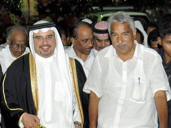 ഉമ്മന്‍ ചാണ്ടി റിഥാ പാലസില്‍