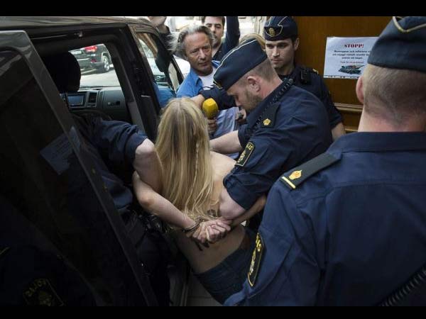 ഇല്ലാ ഇല്ല അടങ്ങില്ല