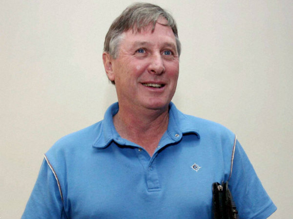 മൈക്കള്‍ പുറത്ത്