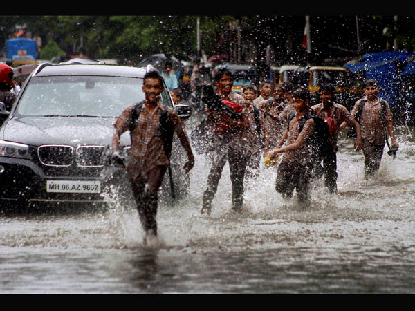 പെയ്യട്ടങ്ങനെ പെയ്യട്ടെ