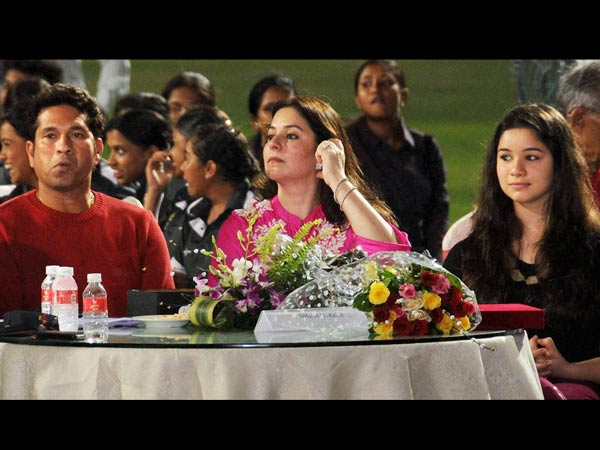 സകുടുംബം സച്ചിന്‍