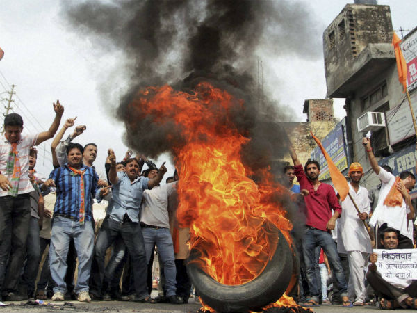 കത്തുന്ന പ്രതിഷേധം