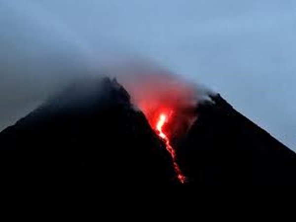 അഗ്നിപര്‍വ്വതം