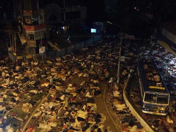 ലോഡ്ജില്ലെങ്കില്‍ റോഡ്