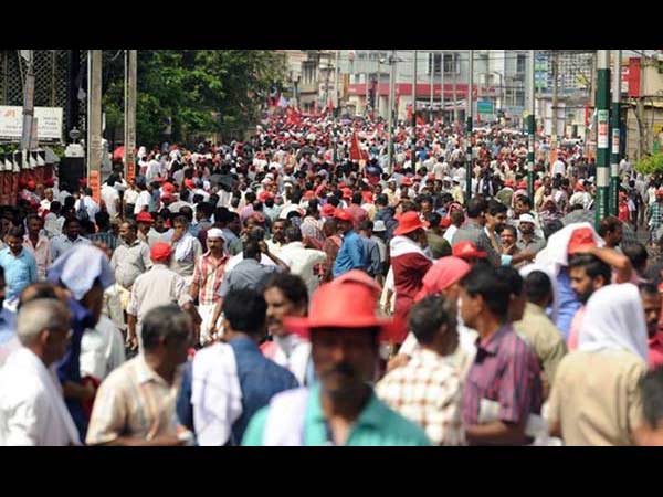 കടല്‍ പോലെ ജനം