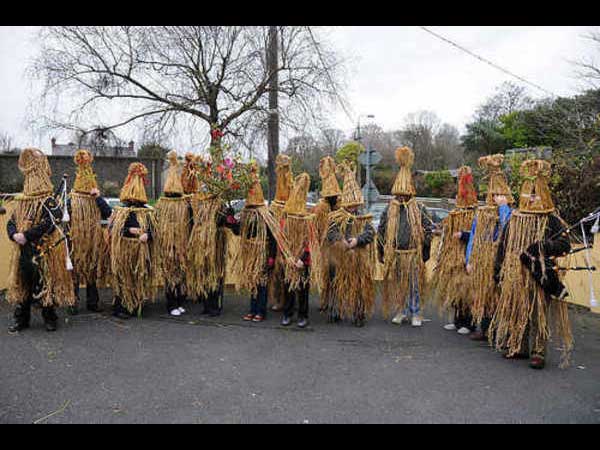 വൈക്കോല്‍ പൂതങ്ങള്‍