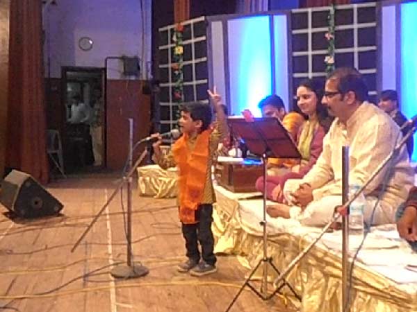 മാതൃകാപുരുഷന്‍