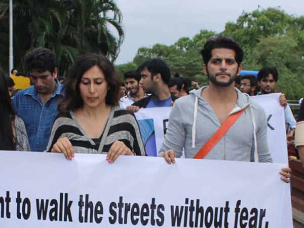  കരണ്‍വീറും ഭാര്യയും