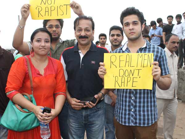  പ്രതിഷേധക്കാര്‍ക്കൊപ്പം