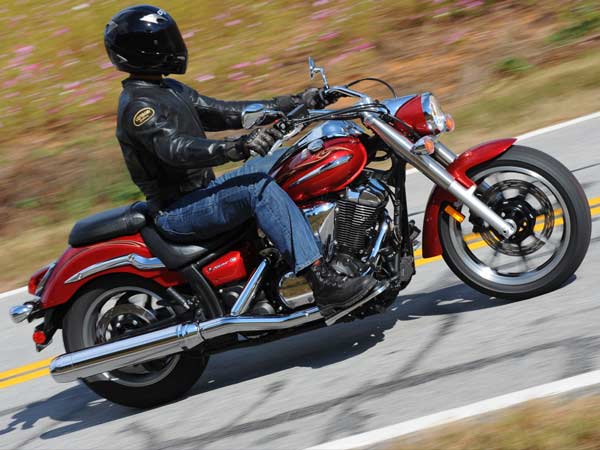 ടൂ വീലറിനൊപ്പം ഹെല്‍മറ്റ്