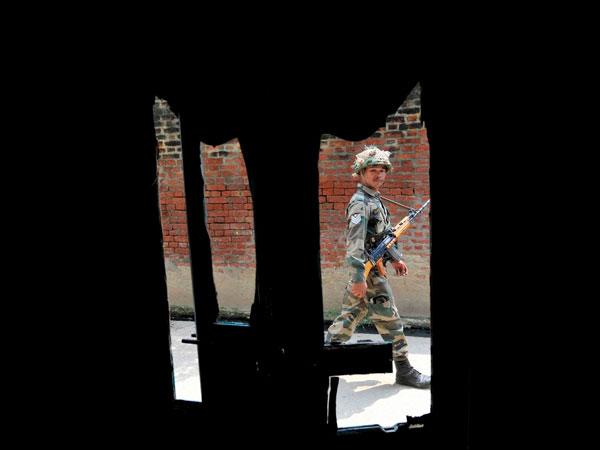 തോക്കിന്‍ മുനയിലെ കാവല്‍