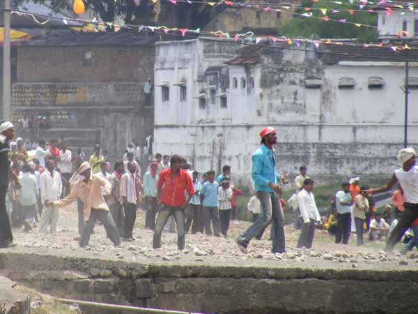 വികലാംഗരാക്കപ്പെടുന്നു വികലാംഗരാക്കപ്പെടുന്നു