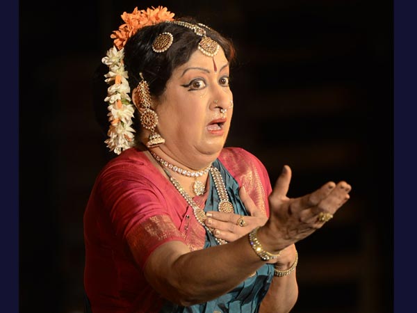 എഴുത്തിലും കഴിവ് തെളിയിച്ചു