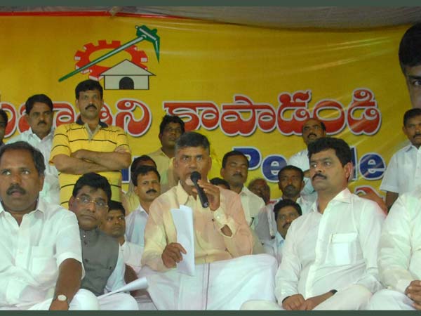 വഴി തടഞ്ഞും പ്രതിഷേധം