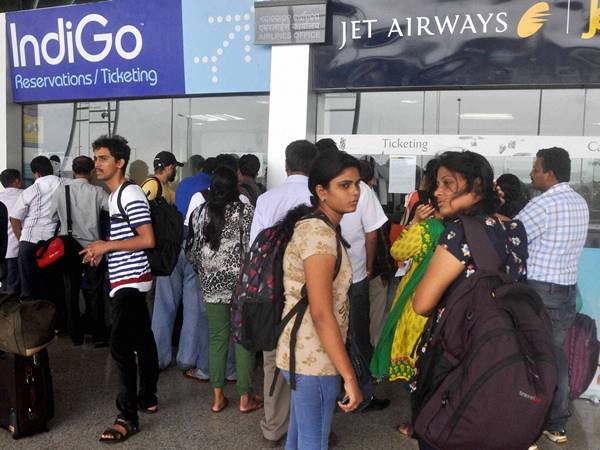 വിമാനവും നിന്നു