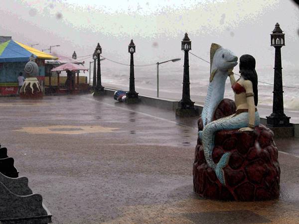 കാറ്റും മഴയും