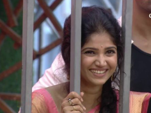 ആരോടും മിണ്ടാതെ