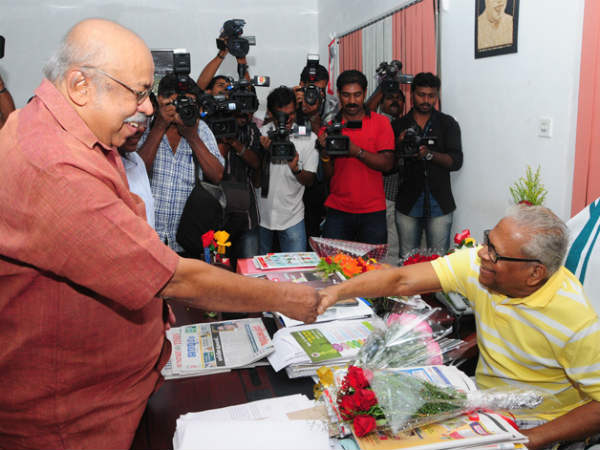  സഖാവിന്റെ ആശംസ