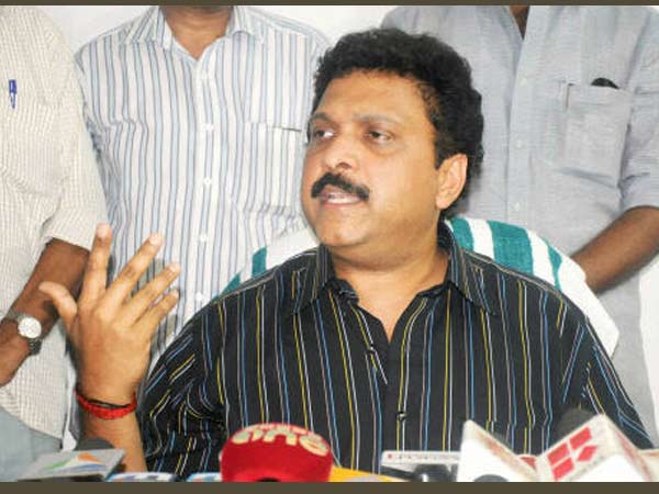 രാജിക്ക് വേണ്ടി പ്രക്ഷോഭം