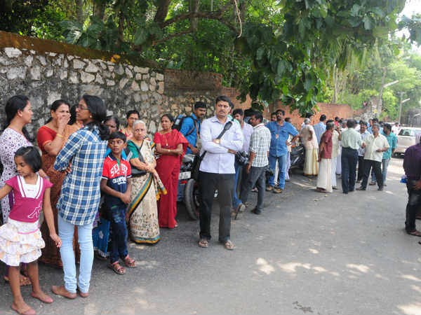  ജനനായകനെ കാത്ത്