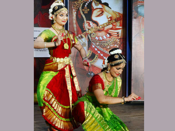  നീലമന സഹോദരിമാര്‍