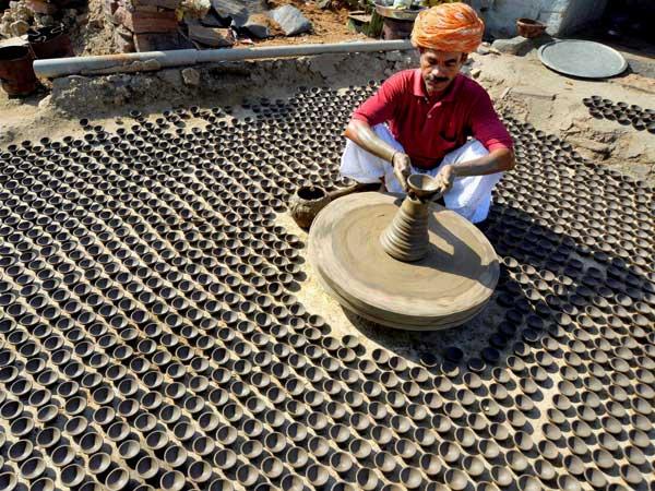 ദീപം തെളിയിക്കാന്‍