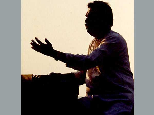 വഴികാട്ടികളായി പിതാവും ബാബു രാജും