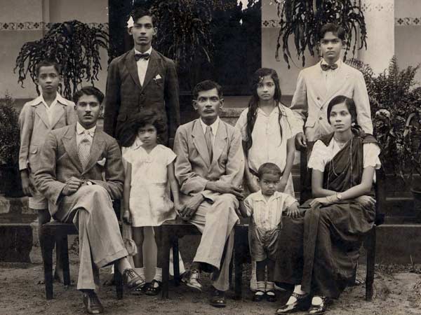 ബാങ്കുദ്യോഗസ്ഥനായി ഗള്‍ഫില്‍