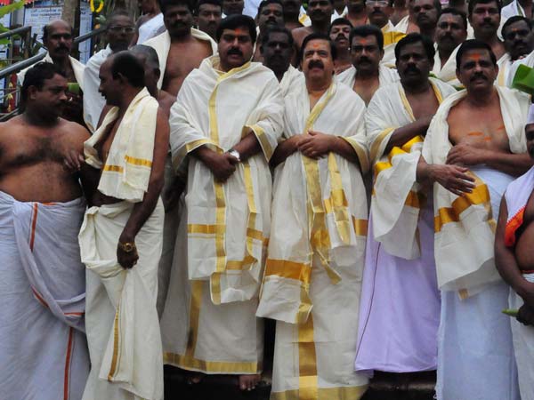 പത്മനാഭസ്വാമിക്ക് മുന്നില്‍