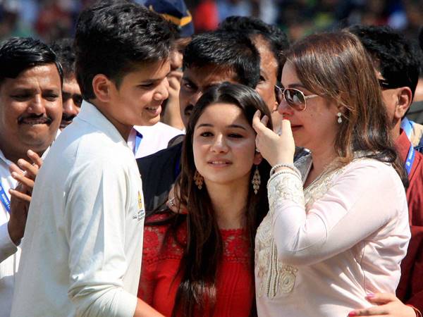 അല്ല, അച്ഛന്‍ പോകുമോ?