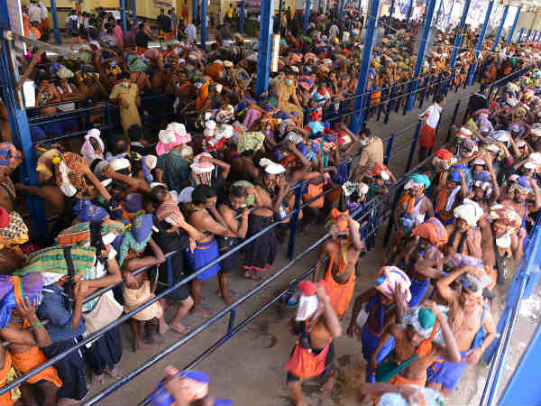 കുറയാത്ത തിരക്ക്