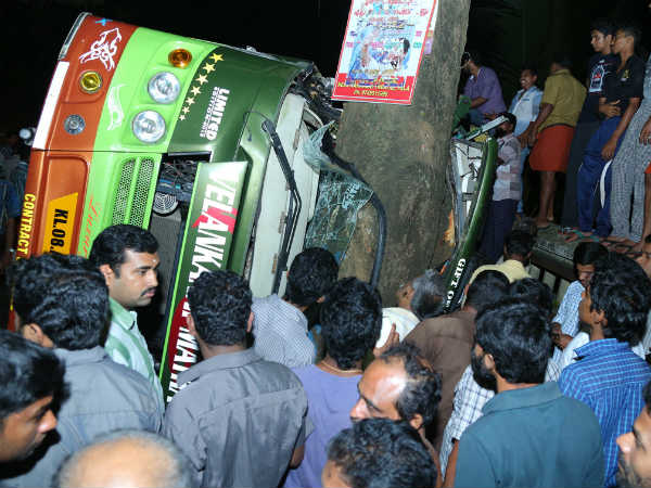 മറിഞ്ഞ ബസ്