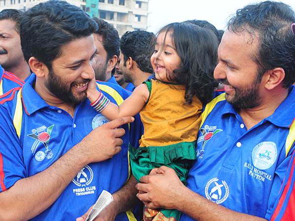 അരക്കൈ നോക്കാമല്ലേ