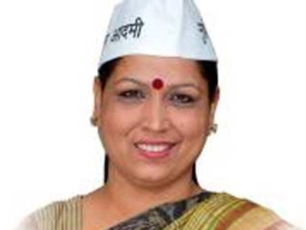 വീണ ആനന്ദ്