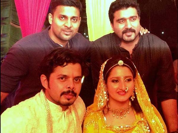 സുഹൃത്തുക്കള്‍ക്കൊപ്പം