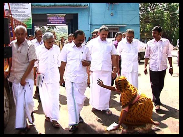 വെള്ള ഷര്‍ട്ടില്‍ ചെളി പുരണ്ടാലോ