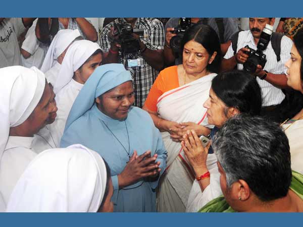 ആശ്വാസമേകാന്‍