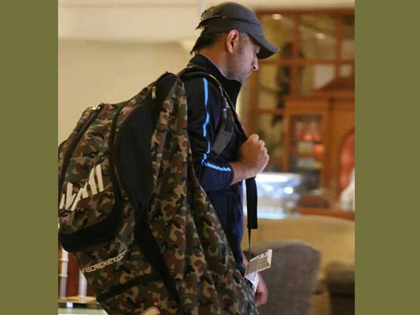 കെട്ടും കെട്ടി