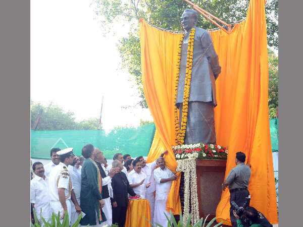 പ്രതിമ അനാഛാദനം