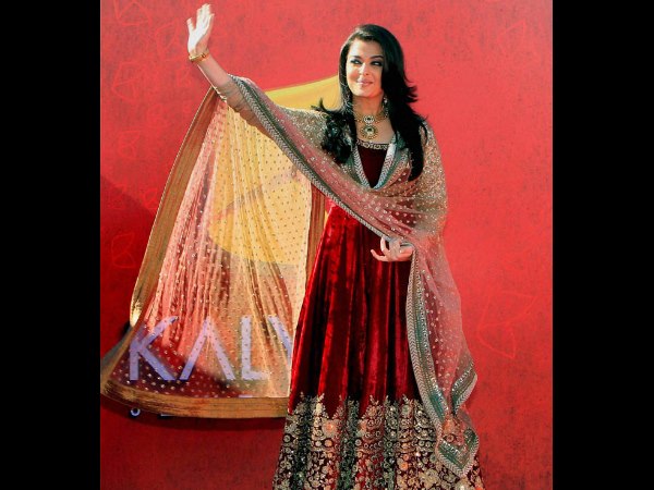 ആഷ് വേദിയില്‍