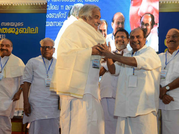 ഉമ്മന്‍ ചാണ്ടി @42 നോട്ട് ഔട്ട്