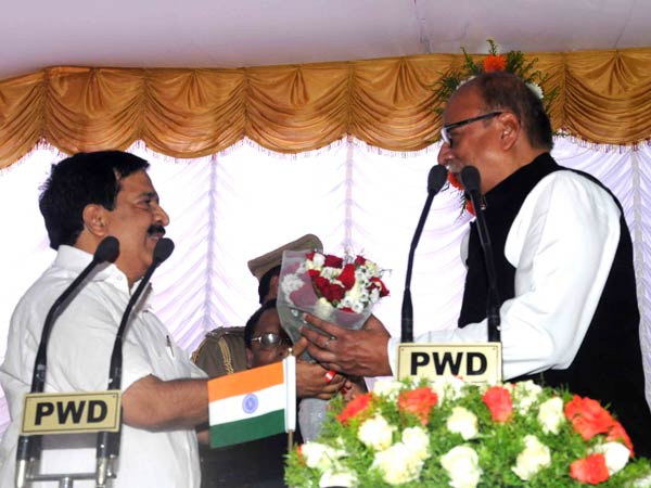  ഗവര്‍ണറുടെ വകയും ഉപഹാരം