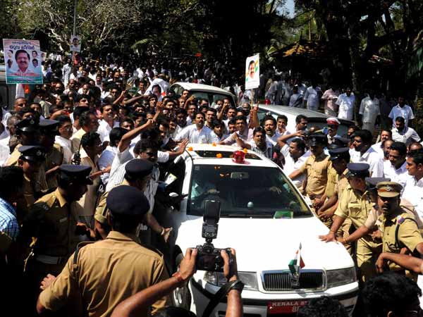 ഇനി കൊടിവച്ച കാറ്