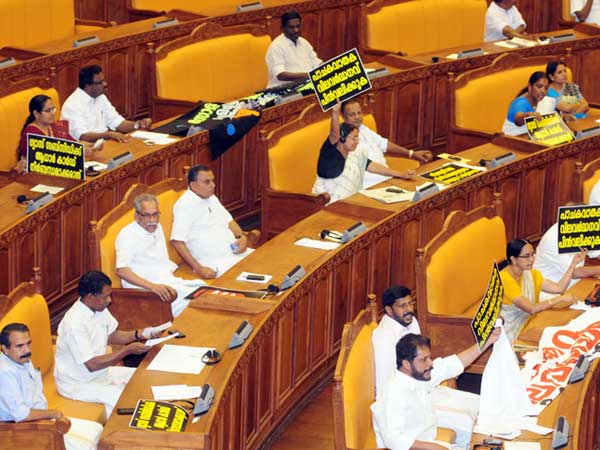  പ്രതിപക്ഷ പ്രതിഷേധം